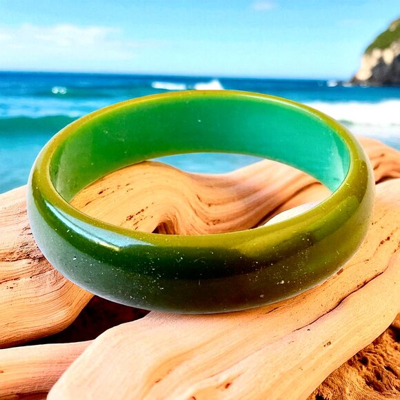 Vintage Bakelite Bangle Bracelet Green Smooth - Picture 7 of 11